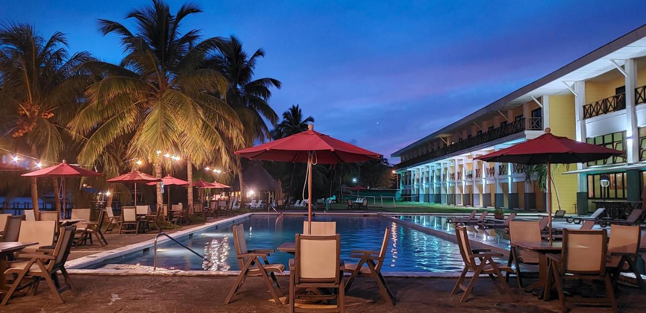 Playa Tortuga Hotel&Beach Resort Bocas del Toro Exterior foto