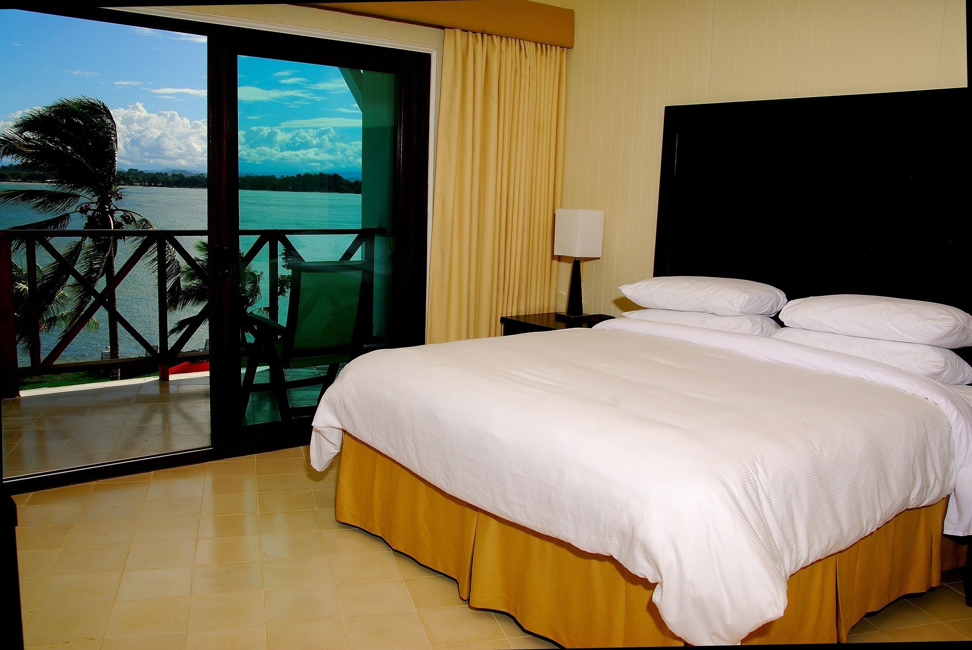 Playa Tortuga Hotel&Beach Resort Bocas del Toro Exterior foto